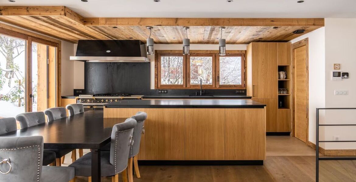 A family chalet with swimming pool in Courchevel-Le Praz 