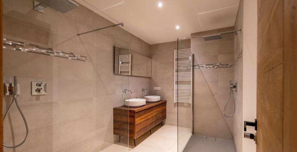 A family chalet with swimming pool in Courchevel-Le Praz 