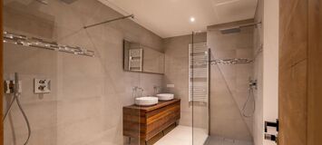 A family chalet with swimming pool in Courchevel-Le Praz 
