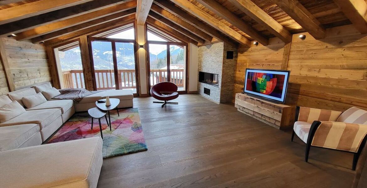 A family chalet with swimming pool in Courchevel-Le Praz 
