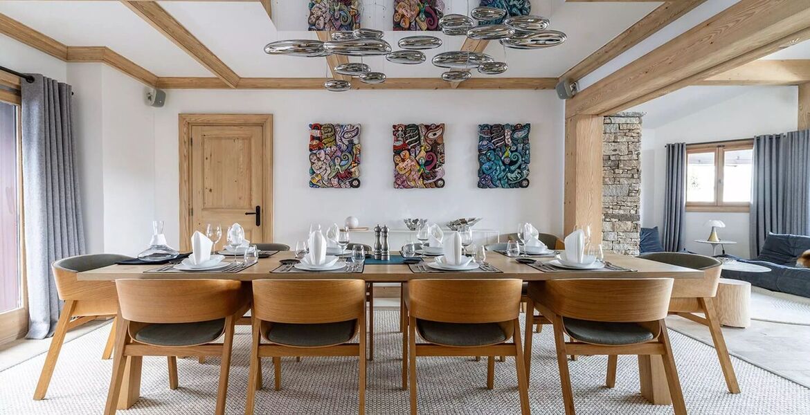 Just a few steps from the centre of Courchevel 1850 village,