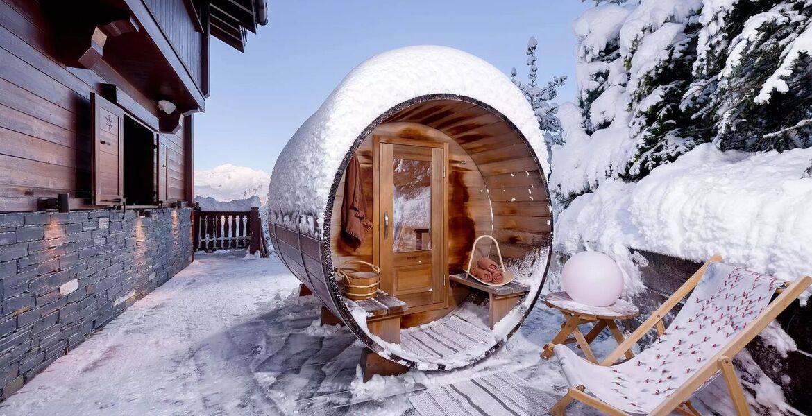 Just a few steps from the centre of Courchevel 1850 village,