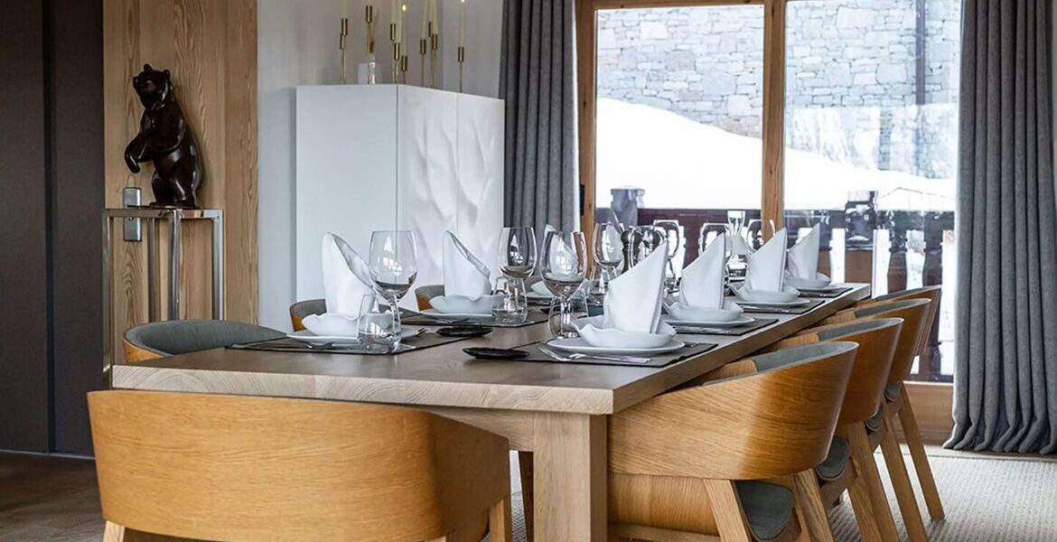 Just a few steps from the centre of Courchevel 1850 village,