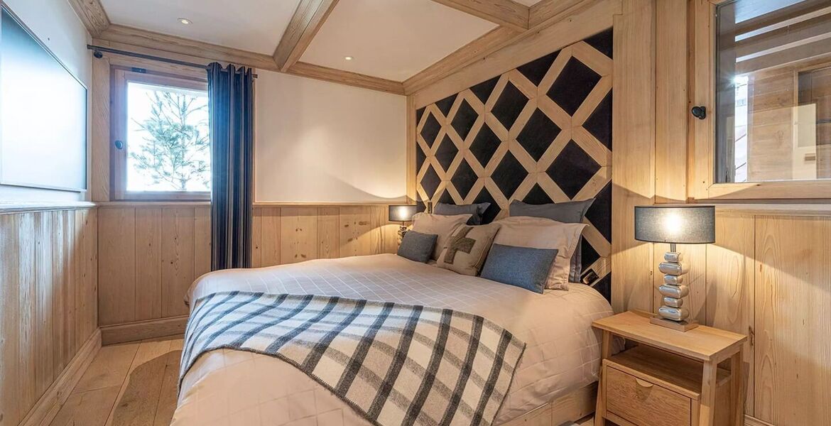 Just a few steps from the centre of Courchevel 1850 village,