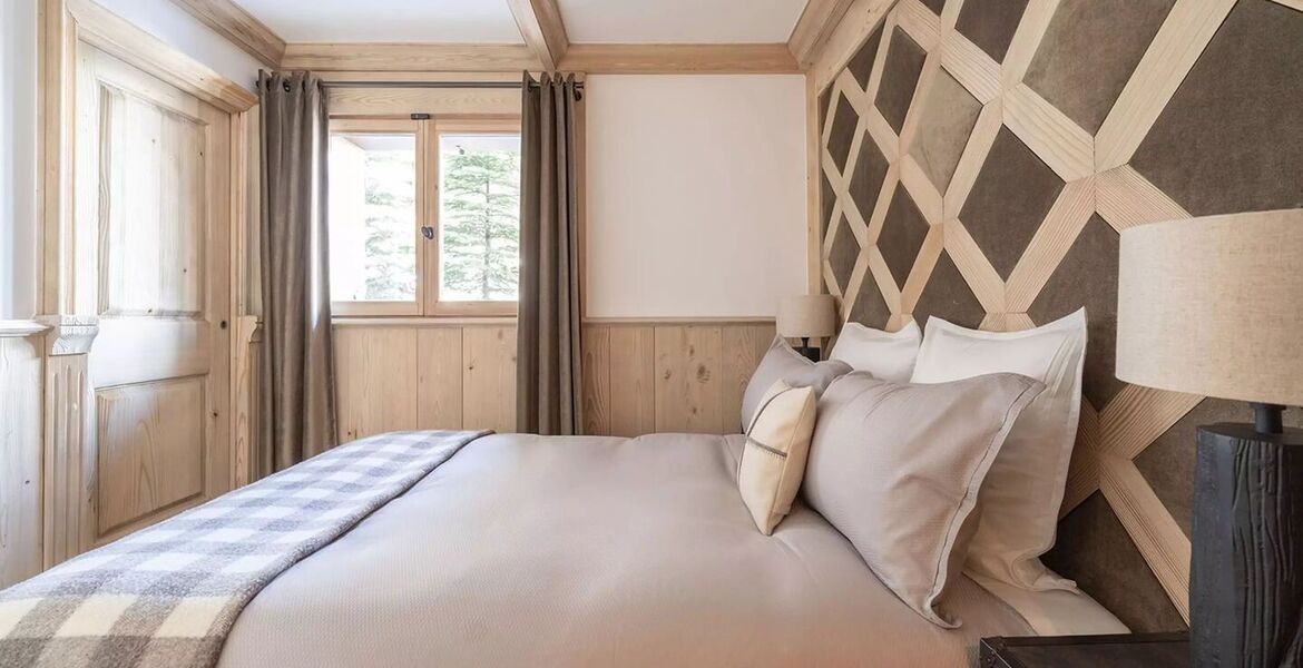 Just a few steps from the centre of Courchevel 1850 village,