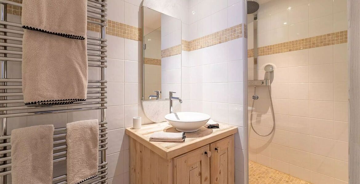 Just a few steps from the centre of Courchevel 1850 village,