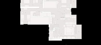 This apartment is an exceptional 250 m² duplex-penthouse 