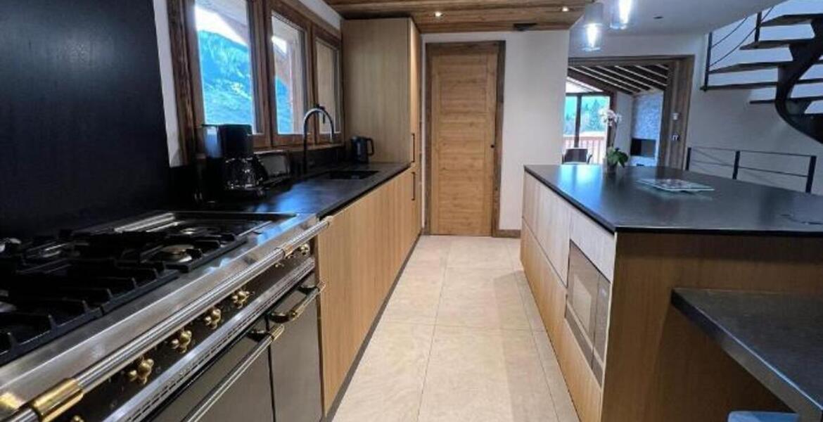 A family chalet with swimming pool in Courchevel-Le Praz 