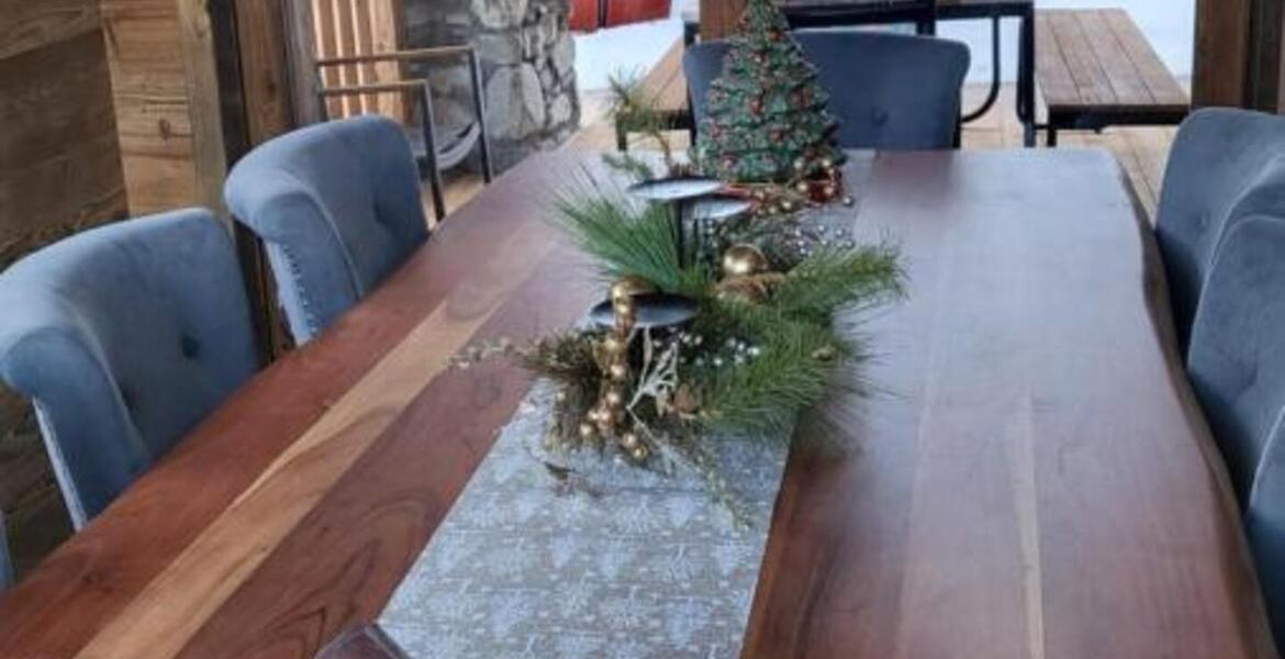 A family chalet with swimming pool in Courchevel-Le Praz 