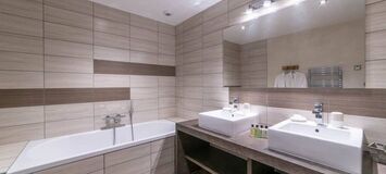Luxury Chalet in Méribel with Stunning Views and Hot Tub