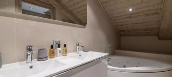 Ski-in/Ski-out Apartment in Courchevel 1850