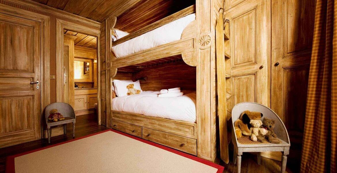 Luxury Chalet with Alpine Charm in Méribel Village