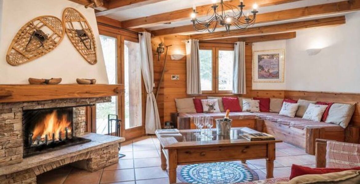 Chalet Savoyard Traditionnel avec une Ambiance