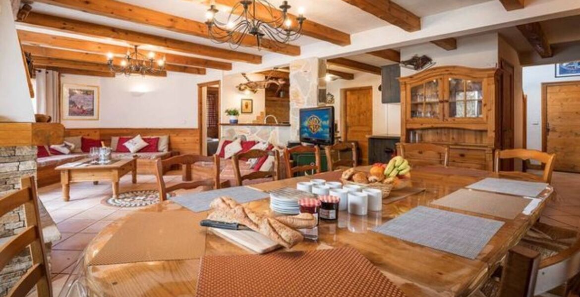 Chalet Savoyard Traditionnel avec une Ambiance