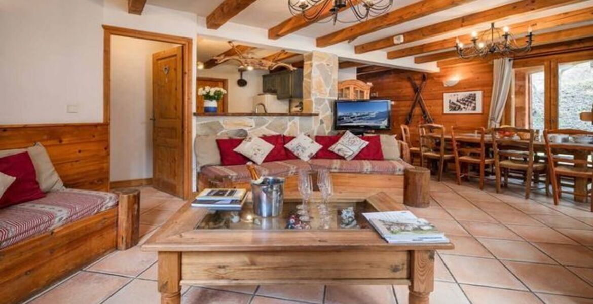 Chalet Savoyard Traditionnel avec une Ambiance
