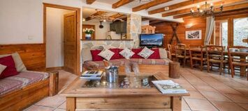 Chalet Savoyard Traditionnel avec une Ambiance