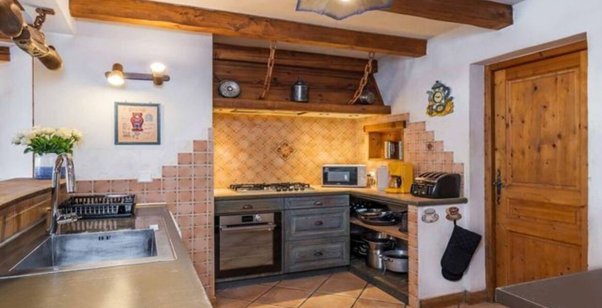 Chalet Savoyard Traditionnel avec une Ambiance