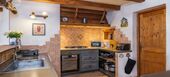 Chalet Savoyard Traditionnel avec une Ambiance