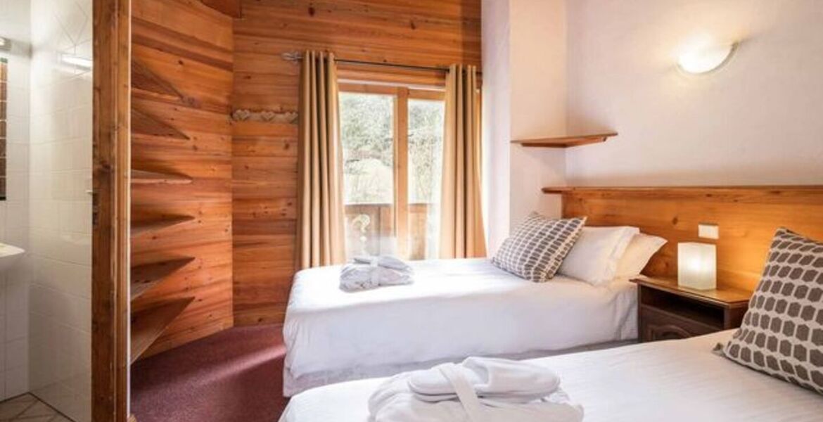 Chalet Savoyard Traditionnel avec une Ambiance