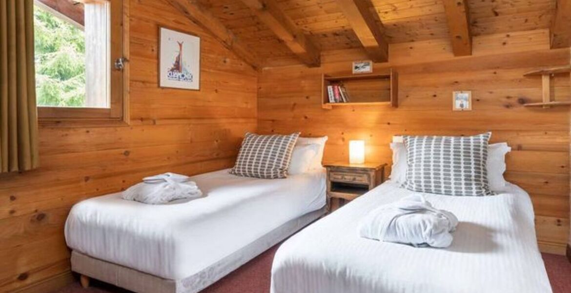 Chalet Savoyard Traditionnel avec une Ambiance