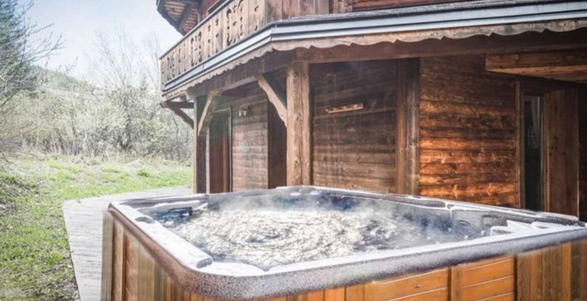 Chalet Savoyard Traditionnel avec une Ambiance
