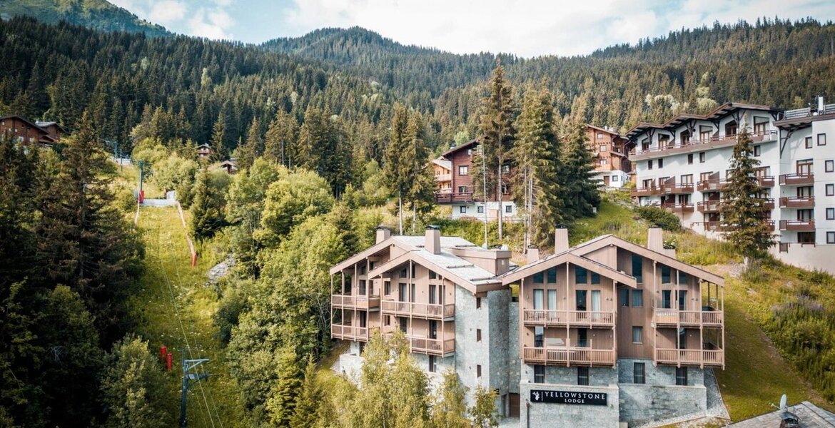 Chalet for rent in La Tania, Courchevel with 174 sqm,
