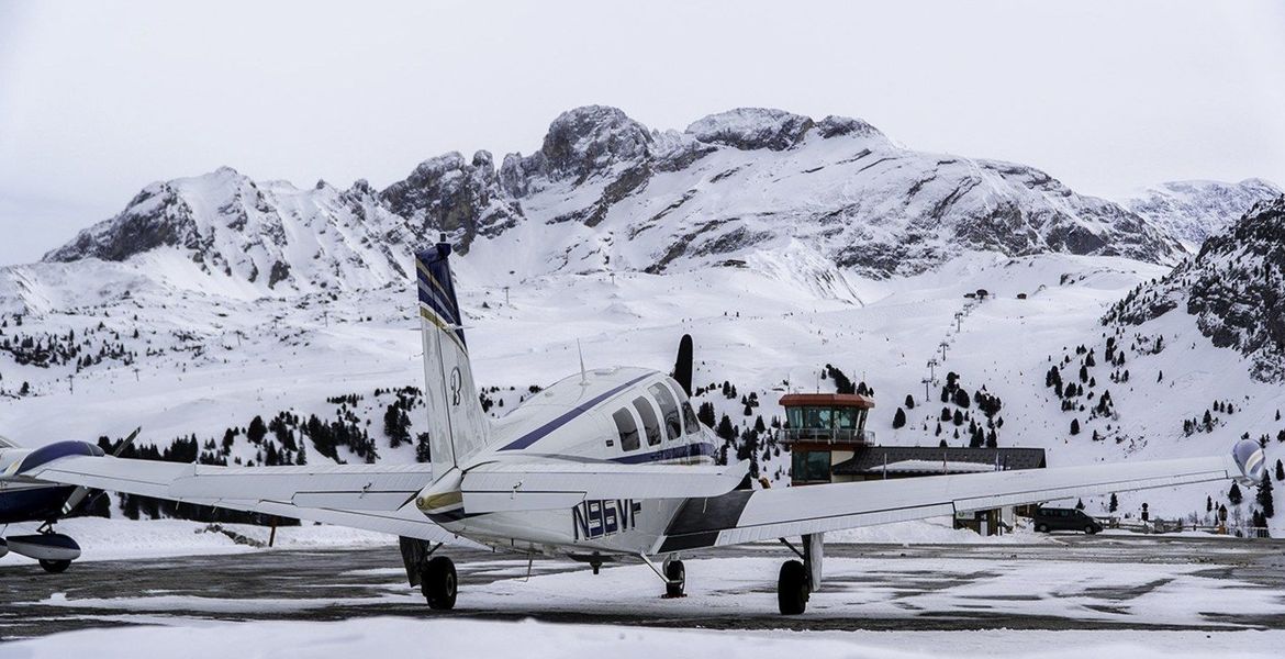 Light aircraft flying lessons