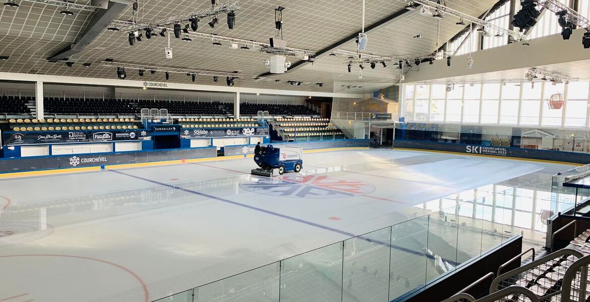 Patinar en pista olímpica de hielo en Courchevel 1850