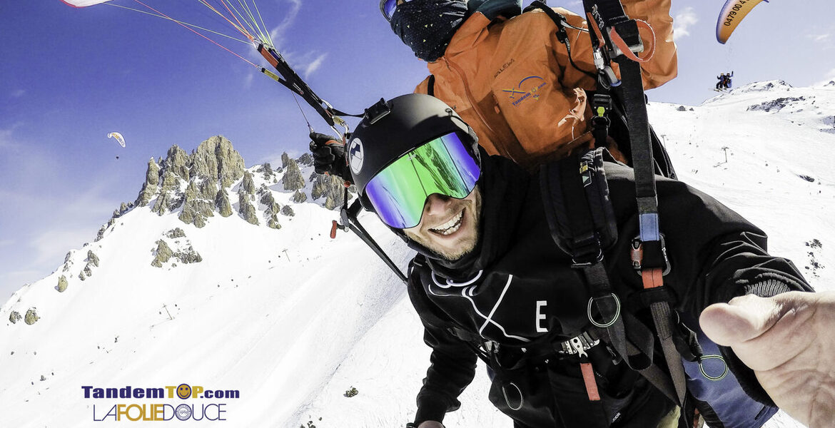 Paragliding in Meribel